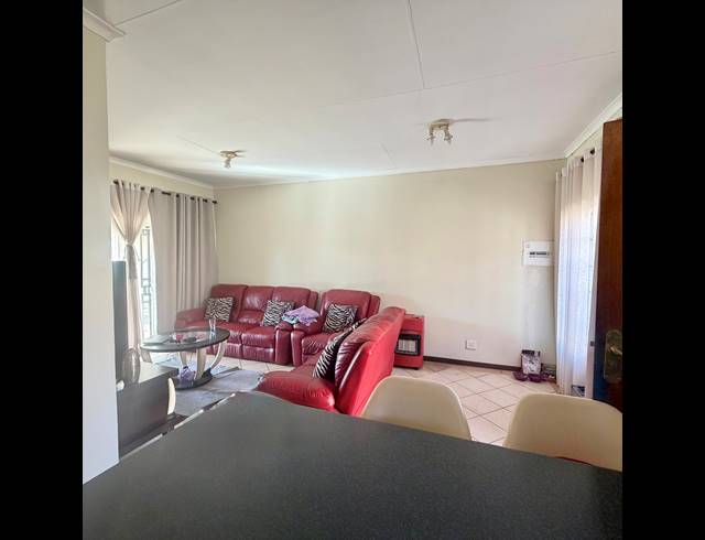 2 BEDROOM CLUSTER FOR SALE IN MOOIKLOOF RIDGE